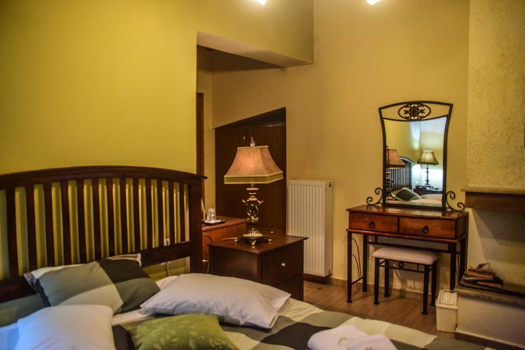 Aetoma Suites Synikia Mesi Trikalon Exterior foto